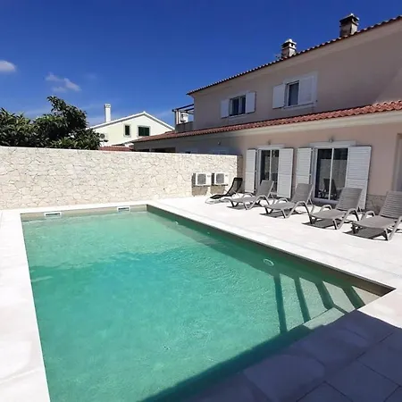 Holiday home Spacious House In Aldeia Dos Pinheiros With Pool