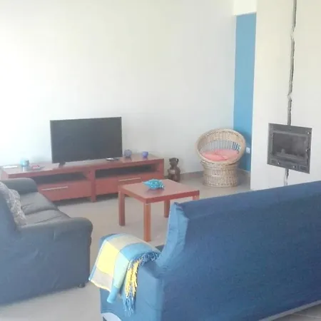 Spacious House In Aldeia Dos Pinheiros With Pool Casa de Férias Azeitão