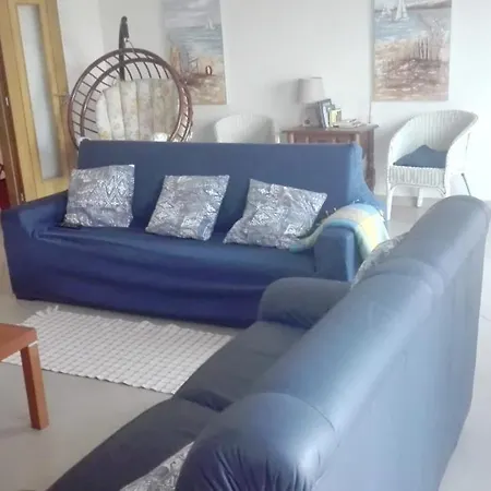 Spacious House In Aldeia Dos Pinheiros With Pool Casa de Férias Azeitão