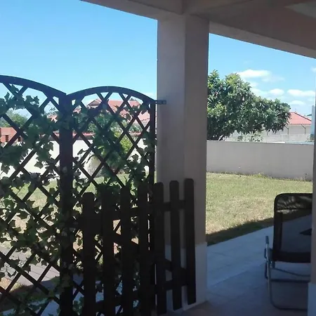 Spacious House In Aldeia Dos Pinheiros With Pool Azeitão