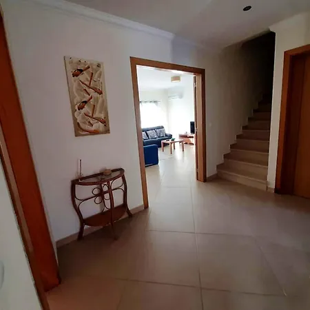 Vakantiehuis Spacious House In Aldeia Dos Pinheiros With Pool