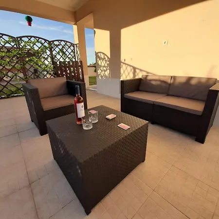 Spacious House In Aldeia Dos Pinheiros With Pool Vakantiehuis *