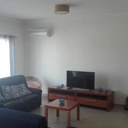Vakantiehuis Spacious House In Aldeia Dos Pinheiros With Pool *