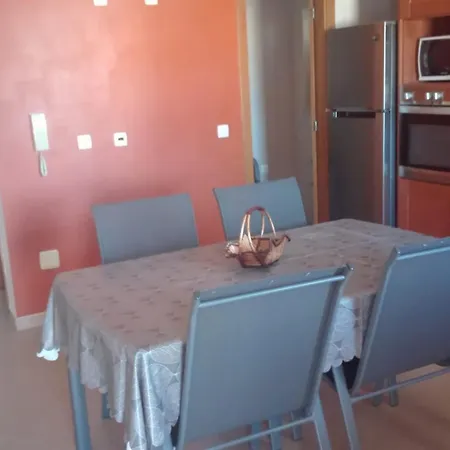 Vakantiehuis Spacious House In Aldeia Dos Pinheiros With Pool Azeitao