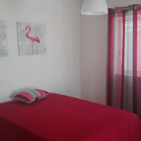 Vakantiehuis Spacious House In Aldeia Dos Pinheiros With Pool