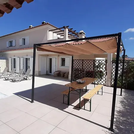 Spacious House In Aldeia Dos Pinheiros With Pool Vakantiehuis *