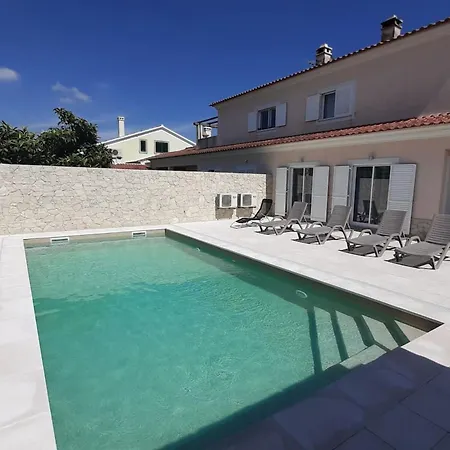 Vakantiehuis Spacious House In Aldeia Dos Pinheiros With Pool