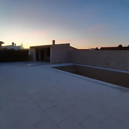 Spacious House In Aldeia Dos Pinheiros With Pool Vakantiehuis *