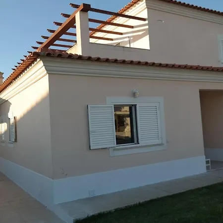 Spacious House In Aldeia Dos Pinheiros With Pool Vakantiehuis Azeitao