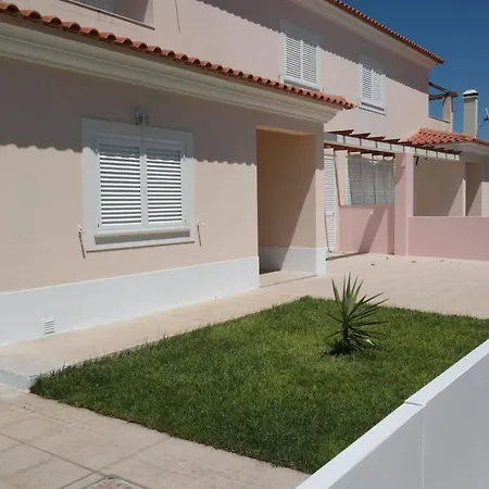 Spacious House In Aldeia Dos Pinheiros With Pool Vakantiehuis Azeitao