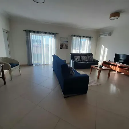 Spacious House In Aldeia Dos Pinheiros With Pool * Azeitao