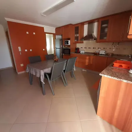 Spacious House In Aldeia Dos Pinheiros With Pool Vakantiehuis