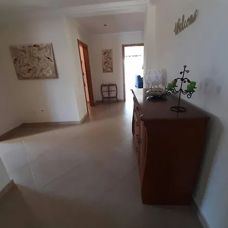 Vakantiehuis Spacious House In Aldeia Dos Pinheiros With Pool