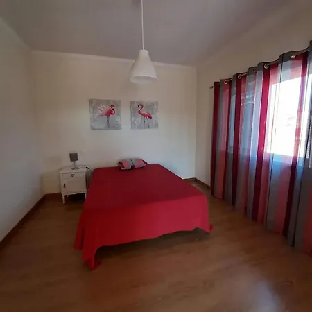 Spacious House In Aldeia Dos Pinheiros With Pool Vakantiehuis *