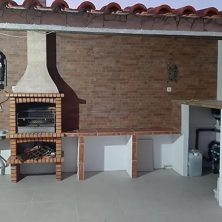 Spacious House In Aldeia Dos Pinheiros With Pool Vakantiehuis Azeitao
